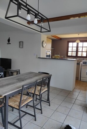 Dining - Gîte "Le Limon" - Private swimming pool and access (Saint-Pierre-de-Vassols)