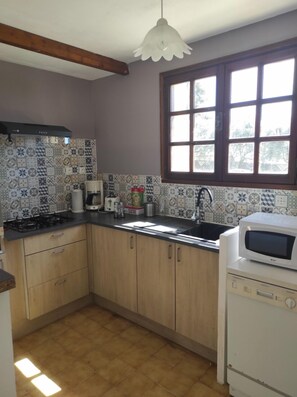 Private kitchen - Gîte "Le Limon" - Private swimming pool and access (Saint-Pierre-de-Vassols)