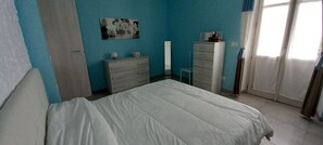 1 bedroom, desk, iron/ironing board, free WiFi - Charming apartment with small garden (Cuneo)