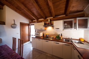 Private kitchen - Sardengna authentic between sea hill and lake (Villanova Monteleone)