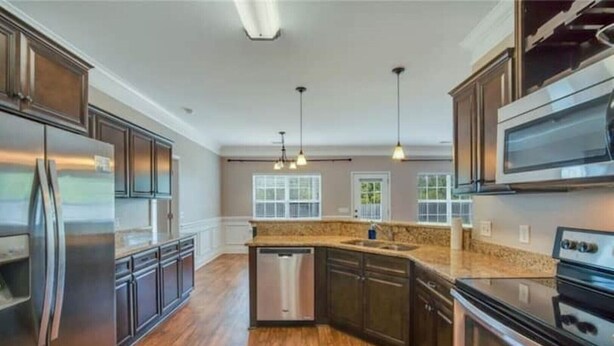 Private kitchen - Lovely 4 Bedroom with Hot Tub - sleeps 8 (Hinesville)