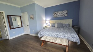 4 Schlafzimmer, Schreibtisch, Bügeleisen/Bügelbrett, WLAN