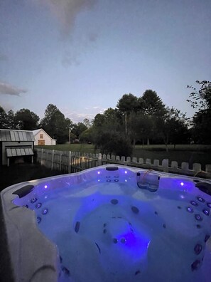 Outdoor spa tub - Riverfront farmhouse. Walking distance to awesome! (Townsend)