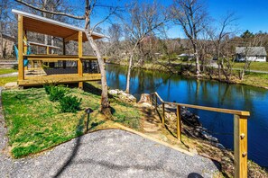 Property grounds - Riverfront farmhouse. Walking distance to awesome! (Townsend)