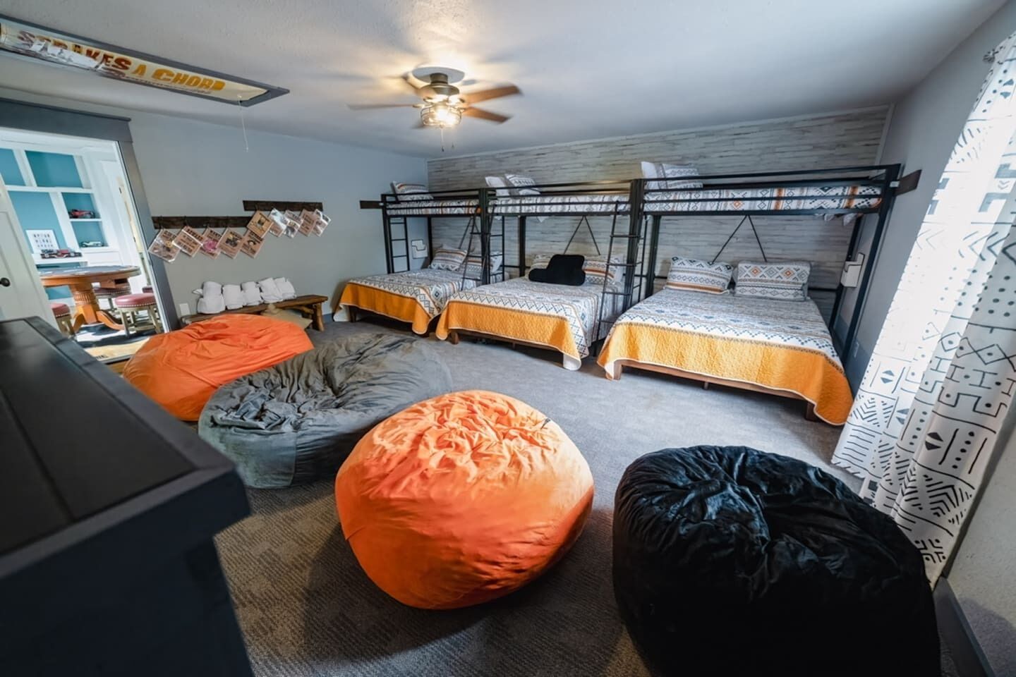5 bedrooms, iron/ironing board, WiFi, bed sheets