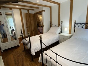 House | 2 bedrooms, iron/ironing board, free WiFi, bed sheets - Brundish, Suffolk Barn, 2 Bed Idyllic 6 Acres (Woodbridge)
