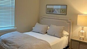 4 chambres, bureau, fer et planche à repasser, accès au Wi-Fi (inclus)