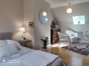 2 bedrooms, travel crib, WiFi