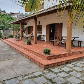 Outdoor dining - Large house in Geribá with pool near the beach (Armação dos Búzios)