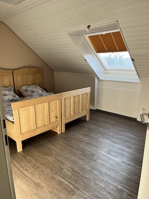 2 slaapkamers, een strijkplank/strijkijzer, gratis wifi, beddengoed