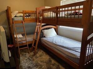 3 bedrooms, iron/ironing board, free WiFi, bed sheets