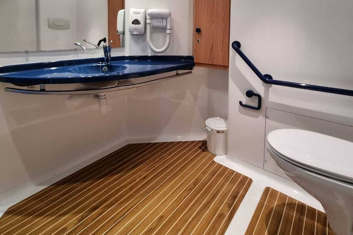 Comfort Double Room, 1 Queen Bed | Bathroom | Towels