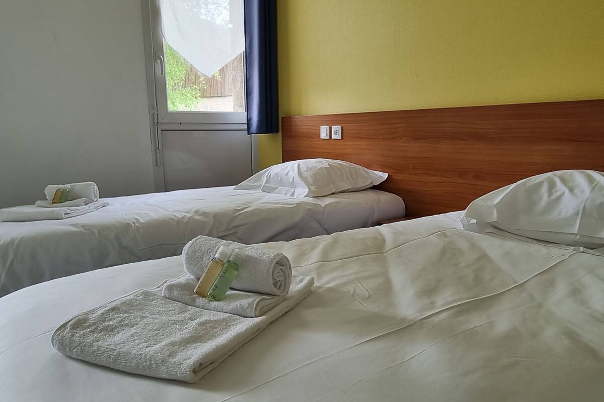 Free WiFi, bed sheets