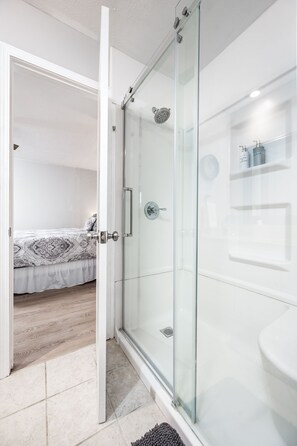 Combined shower/tub, hair dryer, towels, soap