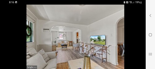 Three bedroom farmhouse,king size beds with country living 