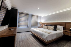 2 quartos, cofres nos quartos, escrivaninha