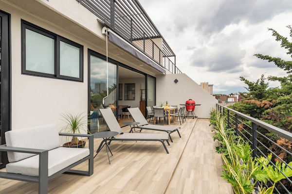 Tranquil retreat: cozy bed and private terrace