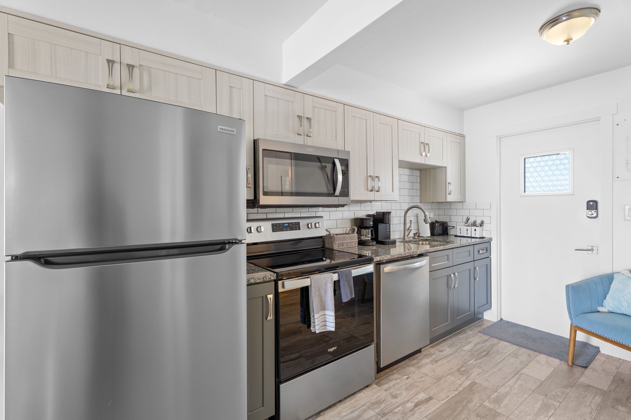 Kühlschrank, Mikrowelle, Ofen, Geschirrspüler