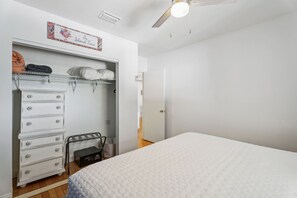 1 quarto, Wi-Fi de cortesia, roupa de cama