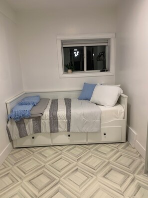 3 bedrooms, in-room safe, bed sheets