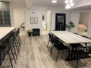 3 bedrooms, in-room safe, bed sheets