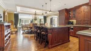 Interior - Charlie's Slopeside: Luxury Ski-In/Out, BC Village, Sleeps 8, 3 King Beds, AC, Walk to Everything (Beaver Creek)