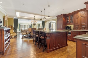 Interior - Charlie's Slopeside: Luxury Ski-In/Out, BC Village, Sleeps 8, 3 King Beds, AC, Walk to Everything (Beaver Creek)