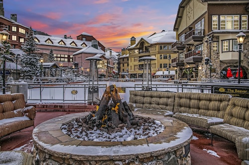 CRBC - Heart of BC Village! Remodeled, Ski in/out, Walk to Ski School, Shops