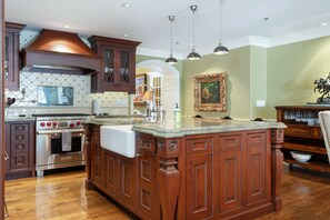 Private kitchen - Charlie's Slopeside: Luxury Ski-In/Out, BC Village, Sleeps 8, 3 King Beds, AC, Walk to Everything (Beaver Creek)