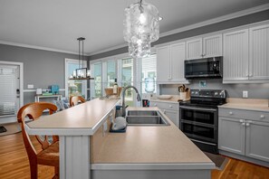 冰箱、微波炉、烤箱、炉灶