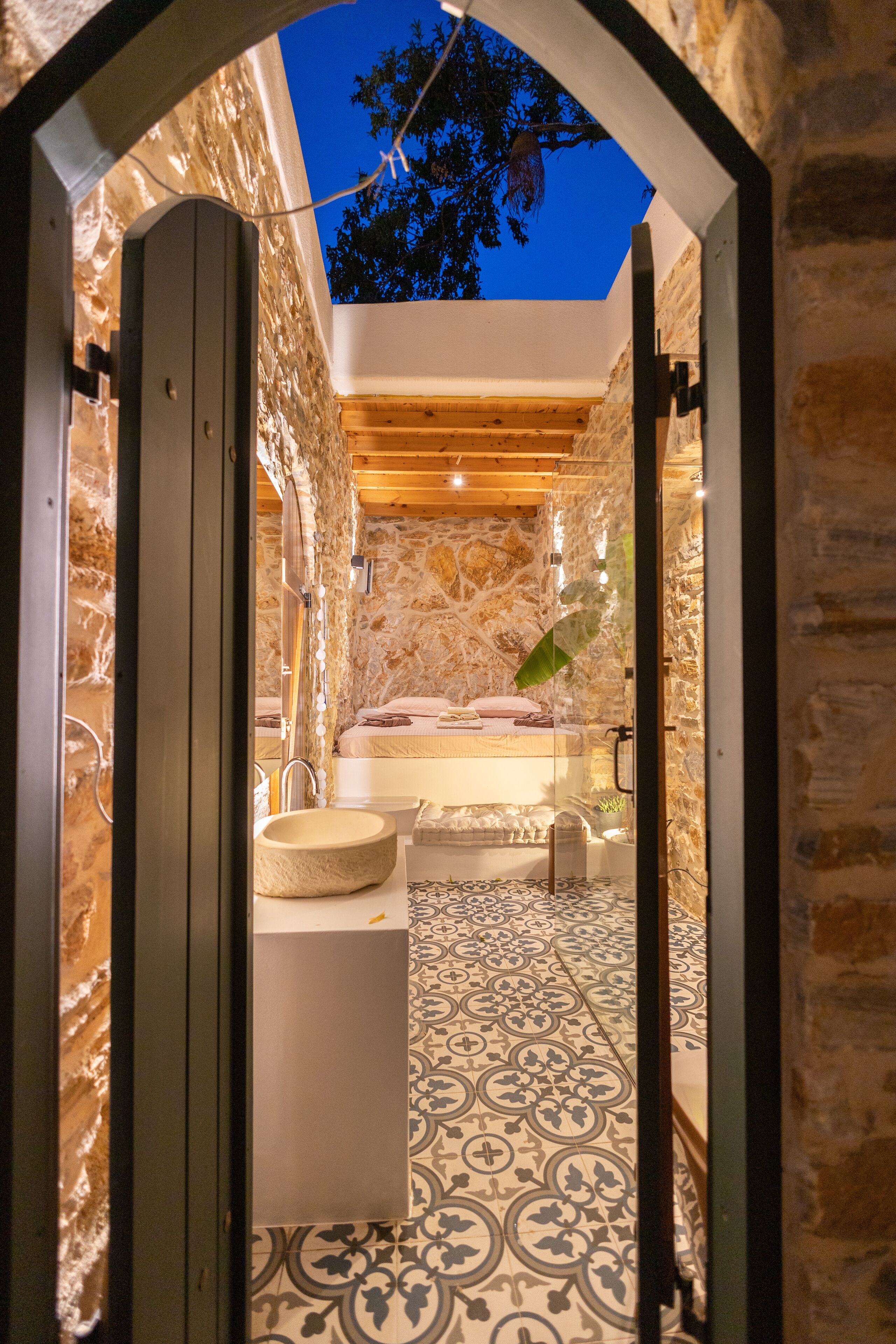 4 bedrooms, desk, iron/ironing board, free WiFi