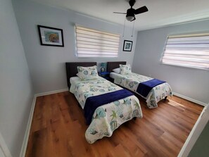 3 habitaciones, escritorio, tabla de planchar con plancha y wifi 