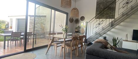 Smart TV, fireplace, DVD player, books