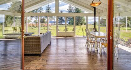 Peaceful Bayside Farmhouse Retreat on Hood Canal