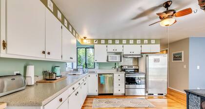 Peaceful Bayside Farmhouse Retreat on Hood Canal