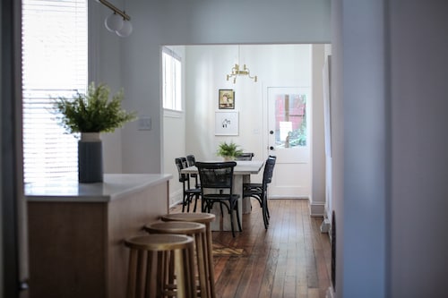 Beautiful 4bd, 2.5ba Lancaster Center City Townhome