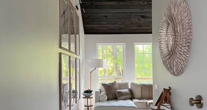 Lakeview! The Jefferson Cottage at Holiday Island.