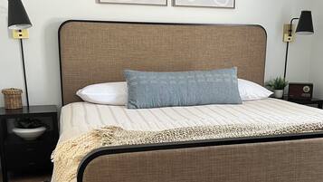2 bedrooms, iron/ironing board, free WiFi, bed sheets
