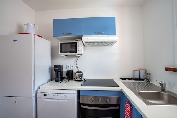 Exclusive Süit, 1 Büyük (Queen) Boy Yatak ve Çekyat, Balkon, Havuz Manzaralı | Özel mutfak | Tam boy buzdolabı, mikrodalga fırın, fırın, set üstü ocak