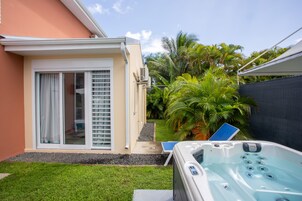 Exclusive Suite, 1 Queen Bed with Sofa bed, Balcony, Pool View | Private spa tub
