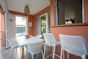 Exclusive Suite, 1 Queen Bed with Sofa bed, Balcony, Pool View | Terrace/patio - Hôtel Guadeloupe Palm Suites (Saint-François)
