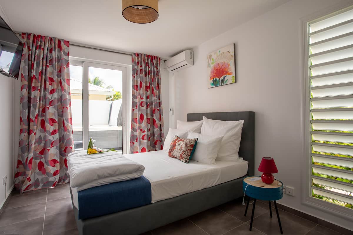 Exclusive Suite, 1 Queen Bed with Sofa bed, Balcony, Pool View