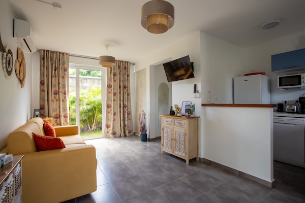 Exclusive Süit, 1 Büyük (Queen) Boy Yatak ve Çekyat, Balkon, Havuz Manzaralı | Oturma alanı | Akıllı televizyon, Netflix, streaming platformları, bilgisayar monitörü