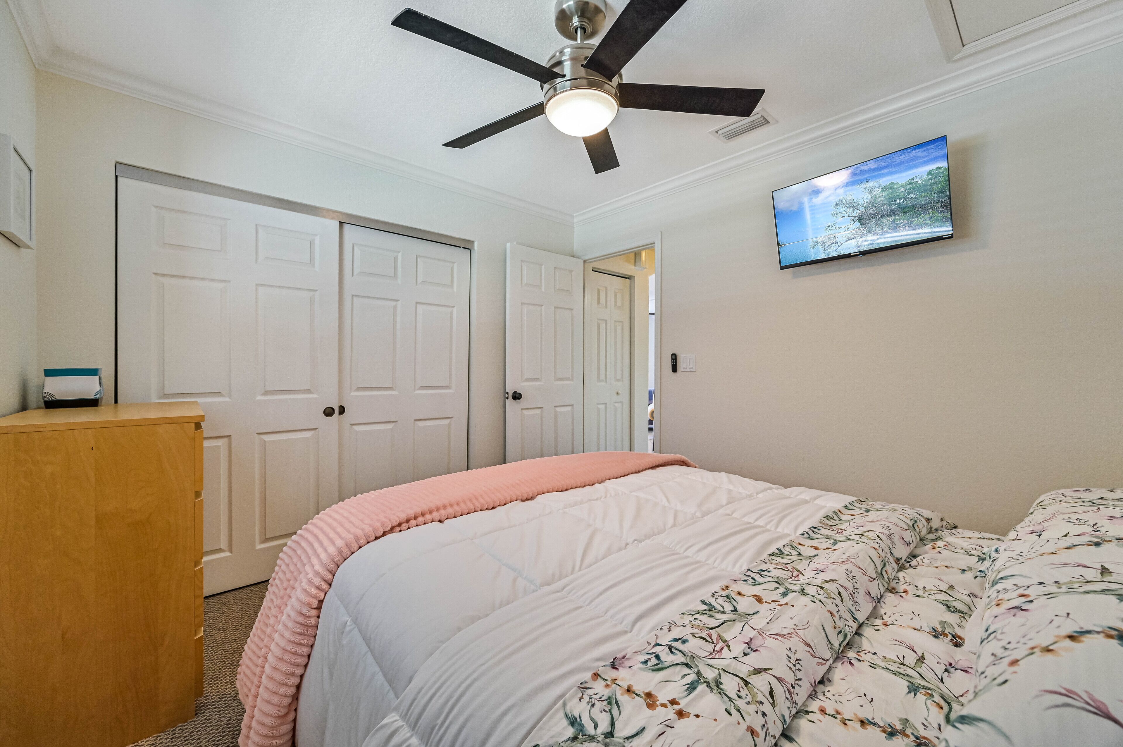 2 bedrooms, iron/ironing board, free WiFi, bed sheets