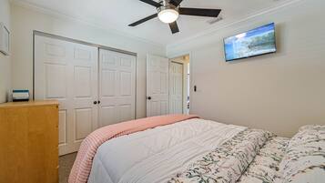 2 bedrooms, iron/ironing board, free WiFi, bed sheets