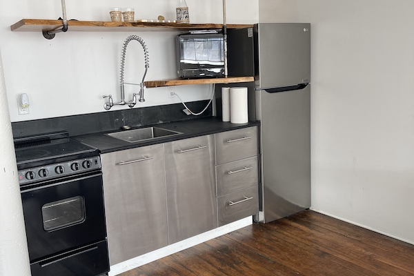 Køleskab, mikrobølgeovn, ovn, kogeplade