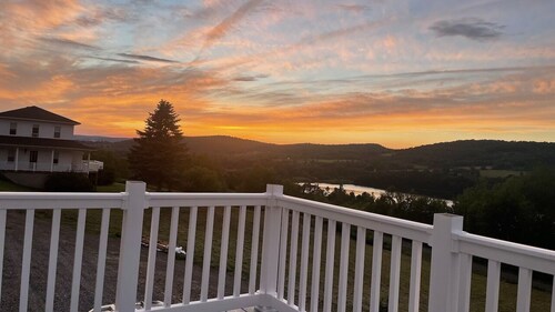 Live the Lake Life In A Brand-New House
