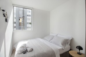 3 bedrooms, desk, iron/ironing board, WiFi
