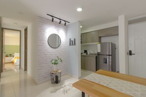 3 habitaciones, escritorio, tabla de planchar con plancha y wifi 