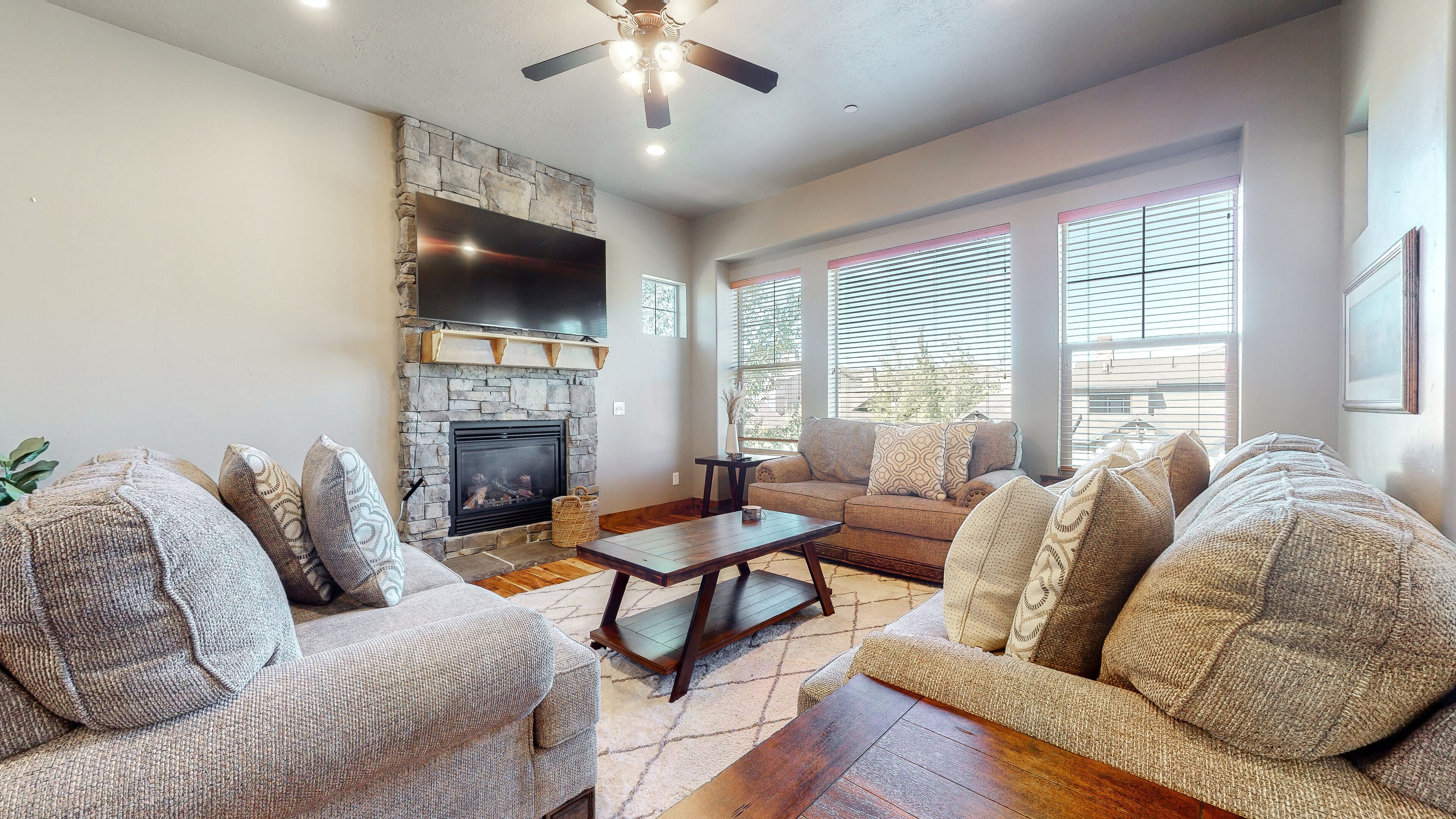 Park City Adjacent - Jordanelle Retreat:  4 bed 3.5 bath townhome sleeps 13